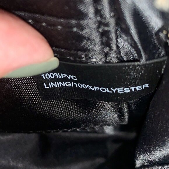 GUESS Los Angeles Travel Makeup Cosmetic Case Bag Color BLACK Saffiano PVC EUC - Picture 7 of 7